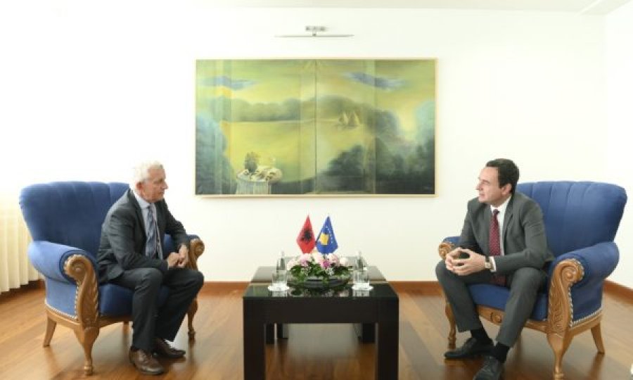 Kurti takohet me ambasadorin Minxhozi