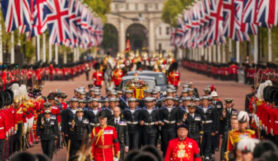 Më shumë se 250 mijë njerëz e panë nga afër funeralin e Mbretëreshës në Londër