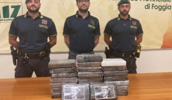 Kokainë 5 mln euro e paketuar me foton e 'Al Capones', arrestohet çifti shqiptar