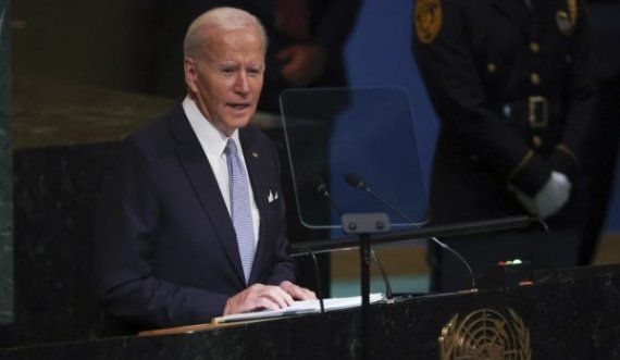 Joe Biden pyet nëse anëtarja e vdekur e Kongresit ndodhet në sallë