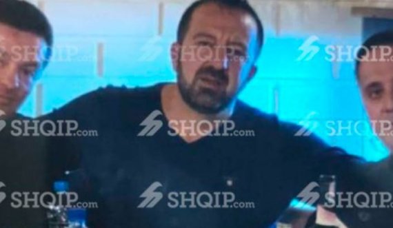 Driton Selmanajt i del një fotografi me Prekë Kodrën që u përmend si atentator i mundshëm i Kurtit