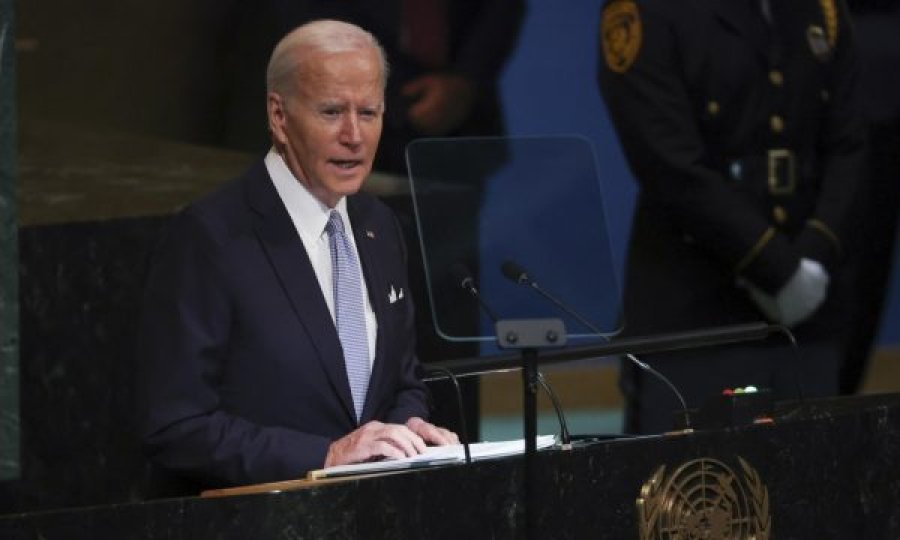 Joe Biden pyet nëse anëtarja e vdekur e Kongresit ndodhet në sallë