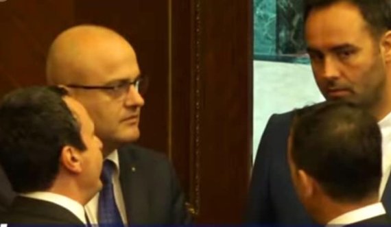 Haxhiu e Peci diskutim me Kurtin e Konjufcen