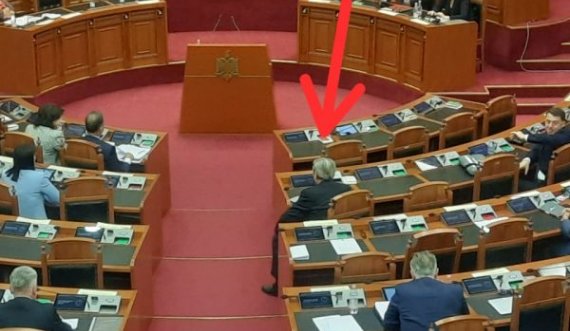 Berisha i “bashkohet” PS-së, shpjegon veprimin e pazakontë në Kuvend