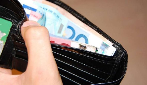 Gjakovë: Arrestohet një i mitur, ia vodhi një gruas portofolin me 1 mijë e 100 euro