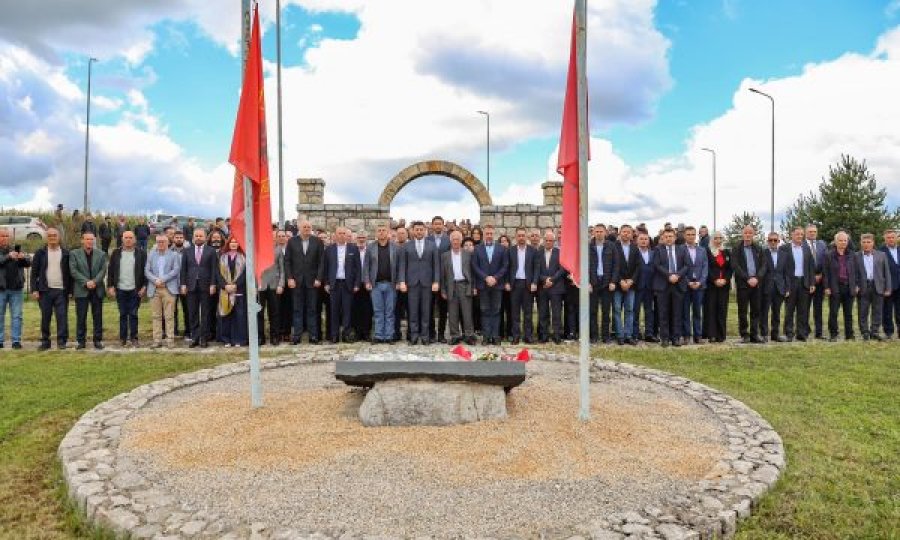 Homazhe dhe nderime për jetën dhe veprën heroike të Fehmi e Xhevë Krasniqi Lladrovci