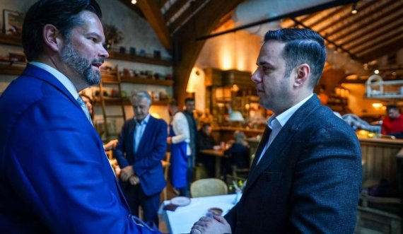 Abdixhiku takohet me eurodeputetin austriak: Miqtë e Kosovës sikurse Mandl janë të rrallë