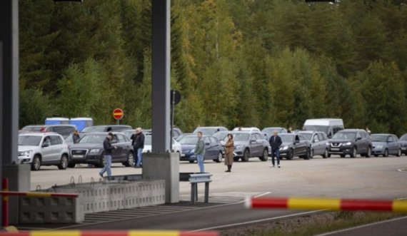 Radhë të gjata për të hyrë në Finlandë nga Rusia