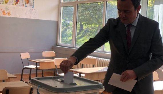 Vetëvendosje mban zgjedhjet e brendshme, Kurti hedh votën e tij