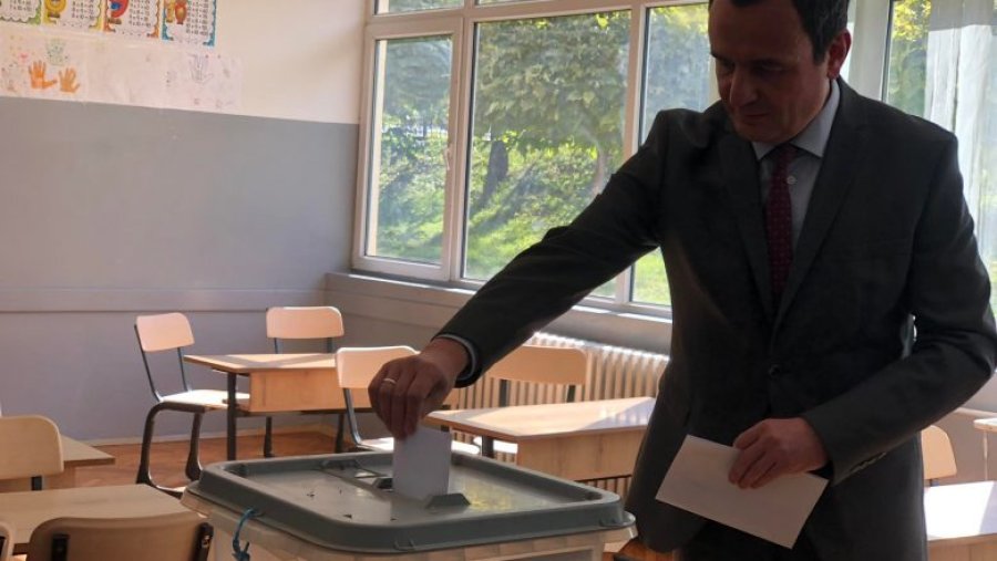 Vetëvendosje mban zgjedhjet e brendshme, Kurti hedh votën e tij
