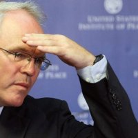 “Askush s’duhet të nënshkruajë asgjë me Rusinë”, Hill thotë se po pret shpjegime nga Beogradi