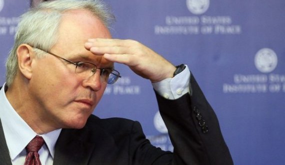 “Askush s’duhet të nënshkruajë asgjë me Rusinë”, Hill thotë se po pret shpjegime nga Beogradi