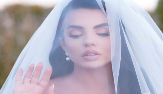Flori Mumajesi zbulon “sekretin” e Arminës në dasmën e saj