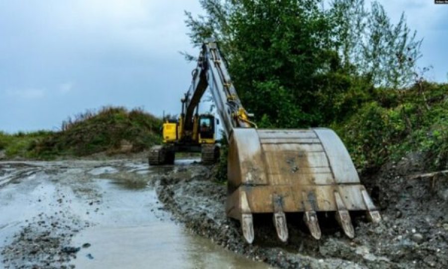 Përmasa tronditëse të dëmtimeve të lumenjve të Kosovës nga operatorët ilegalë