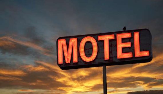 Kapen në një motel në Gjilan 21-vjeçarja nga Serbia dhe një kosovar, arrestohen për prostitucion