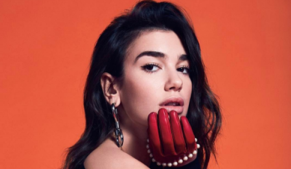 Ah çfarë pushimesh! Dua Lipa nuk e kurseu kësaj here as një foto nudo nga vaska