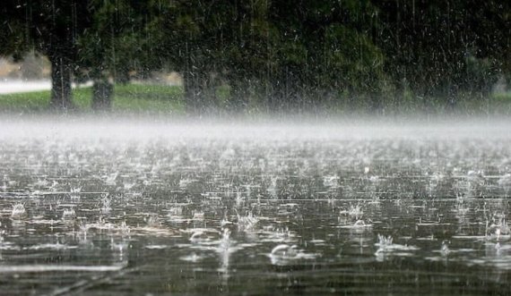 Ulje e temperaturave dhe shi, parashikimi i motit për sot