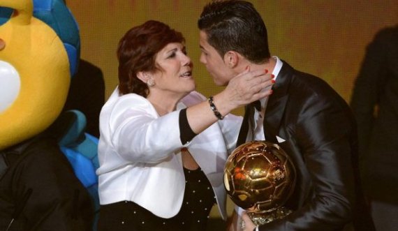 Nëna e Ronaldos: Ose Cristiano, ose Cristianinho, do të luajë në Sporing