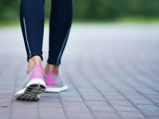 Ecni 10 mijë hapa në ditë për të humbur peshë