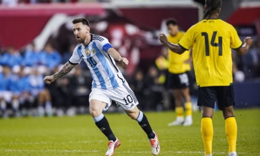 Messi dhuroi spektakël në fitoren e Argjentinës, hyri në lojë në pjesën e dytë dhe i shënoi dy gola të bukur