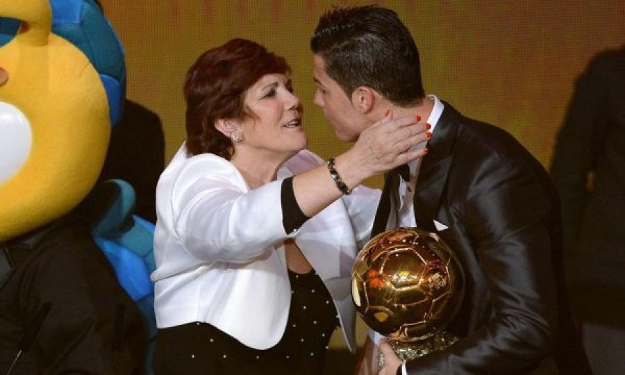 Nëna e Ronaldos: Ose Cristiano, ose Cristianinho, do të luajë në Sporing