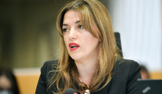 U pyet për sulmin ndaj Kuvendit të Kosovës, Haxhiu: Kishte përpjekje që të ndaloheshin dy projekte të dëmshme