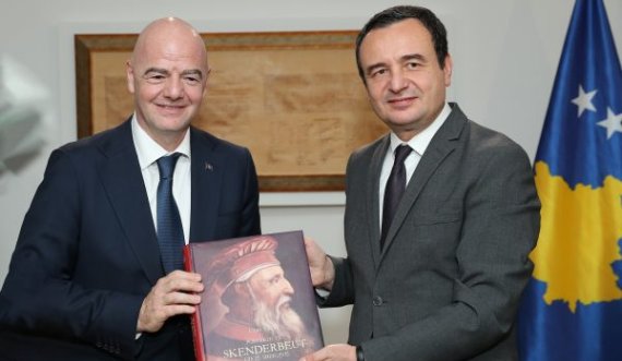 Kurti pret në takim Infantinon, ia jep një libër për Skënderbeun