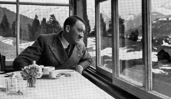 Paranoja nga helmimi: Para se të hante Hitleri, ushqimi testohej nga 15 persona