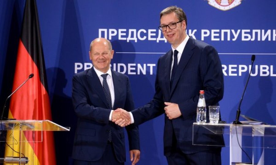 Vuçiq takon emisarin gjerman, flasin për dialogun me Kosovën