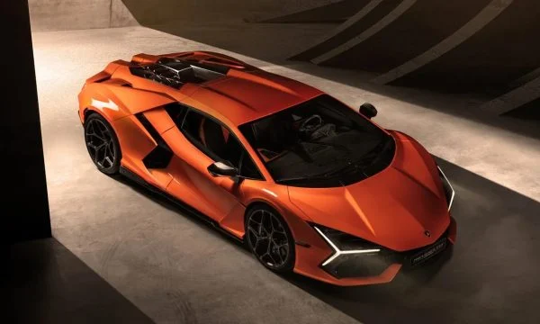 Lamborghini prezanton makinën e parë hibride