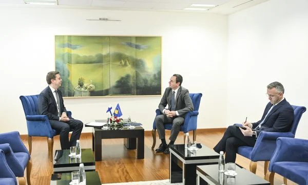 Kurti takohet me ambasadorin e Finlandës në Kosovë, Matti Nissinen
