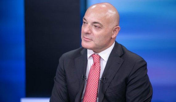 Fevziu: Në Hagë nuk janë vetëm 4 drejtues të UÇK-së, por janë edhe 4 shtetas shqiptarë me pasaporta shqiptare 