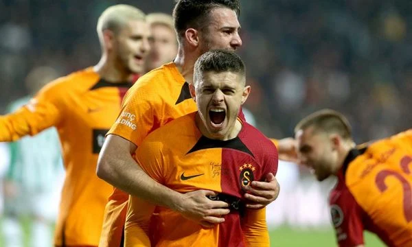 Galatasaray e Norwichi janë larg njëri-tjetrit, ofertën dhe kërkesën për Rashicën i ndajnë 6 milionë euro