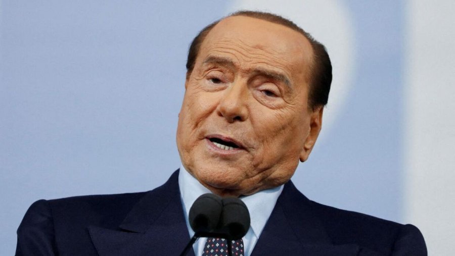 Silvio Berlusconi shtrohet në spital