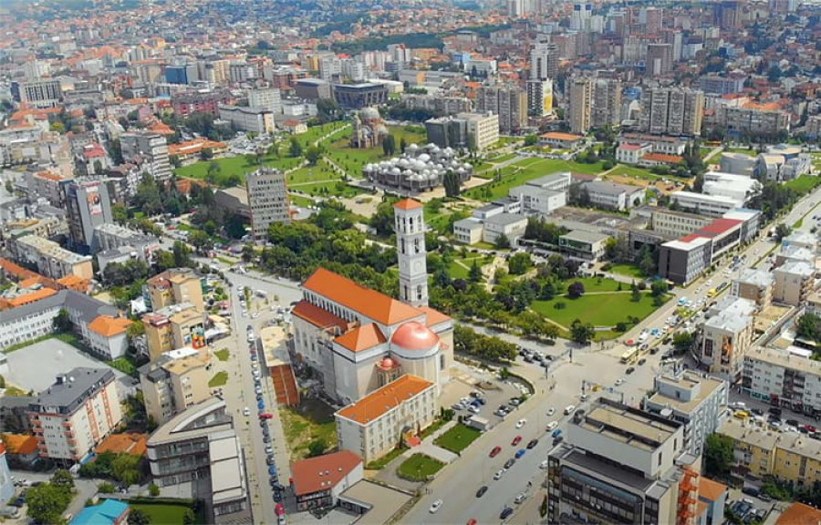 Ankohet burri nga Prishtina, thotë se i është shembur dheu në oborr