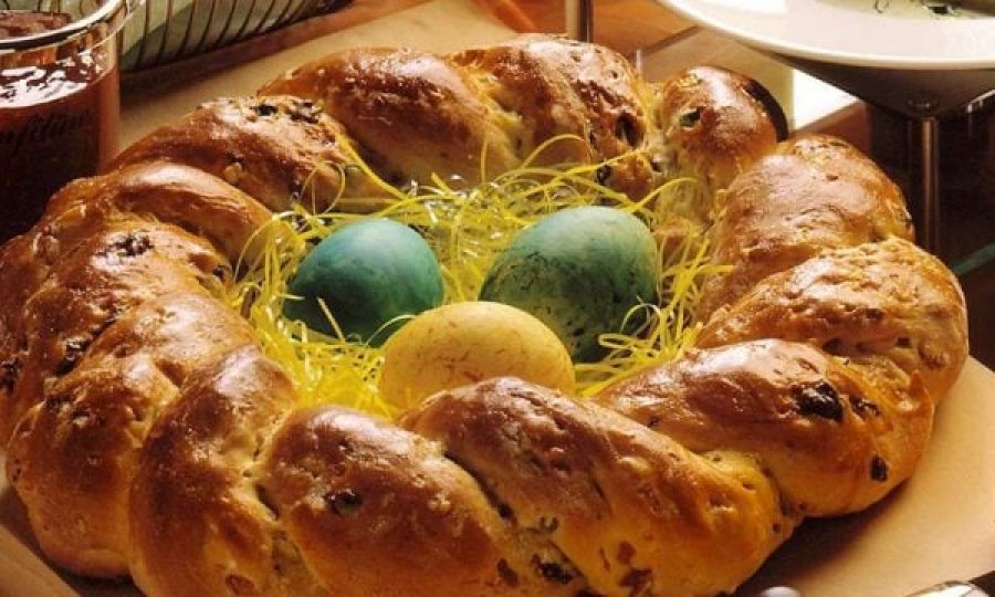 Ja si të gatuani hap pas hapi bukën e Pashkës