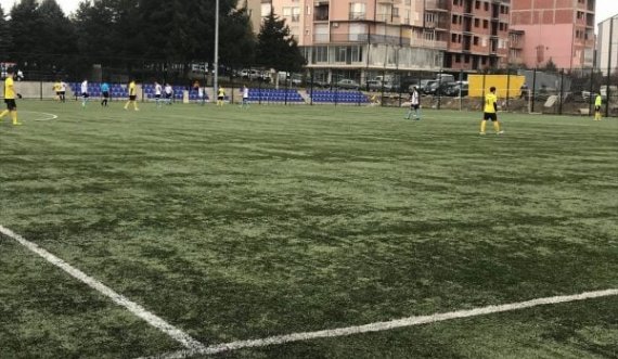 A po rikthehet dhuna në futbollin kosovar, futbollisti e grushtoi gjyqtarin dhe u arrestua nga Policia