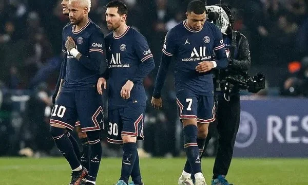Trajneri i PSG-së del kundër lojtarëve të tij, kjo është akuza e tij ndaj tyre
