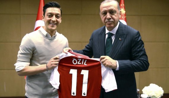 Mesut Ozil përfundon në listat e presidentit Erdogan