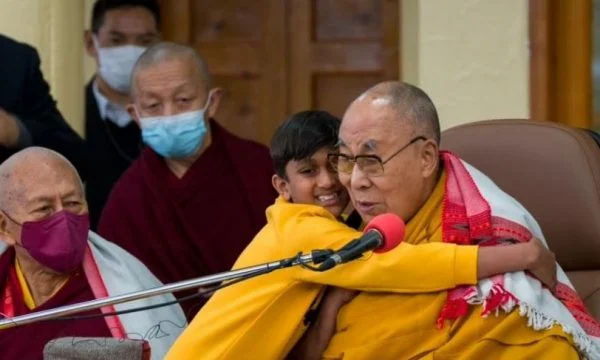 Ja pse Dalai Lama kërkon falje publike