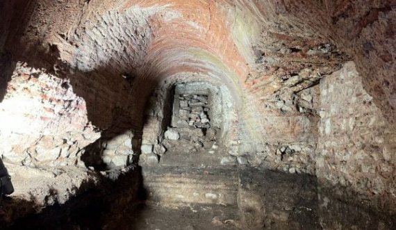 Zbulohet tuneli nëntokësor