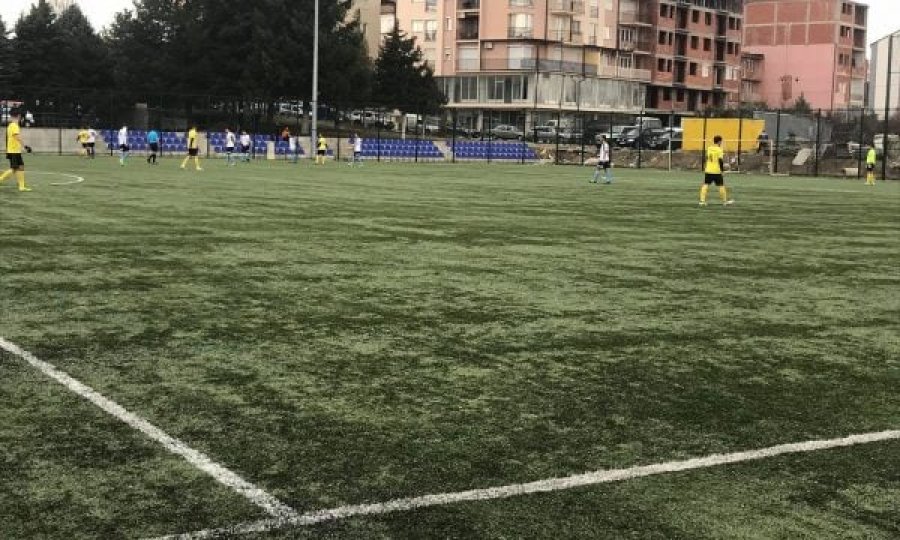 A po rikthehet dhuna në futbollin kosovar, futbollisti e grushtoi gjyqtarin dhe u arrestua nga Policia