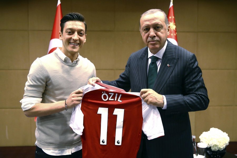 Mesut Ozil përfundon në listat e presidentit Erdogan