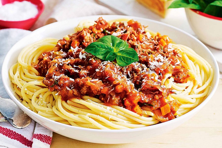 Receta e Pepës:‘Spageti’ me salcë bolonjeze