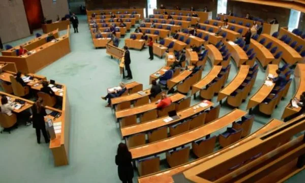 Alarm për bombë në Hagë, evakuohet parlamenti