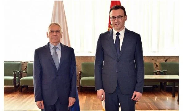 Petkoviq i raporton ambasadorit rus për dialogun Kosovë-Serbi