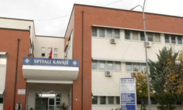 Turistët nga Kosova përfundojnë në spital, qëndruan për shumë orë në pishinë