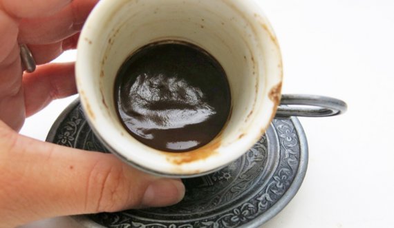 Ja si dhe për çfarë përdoret llumi i kafes turke