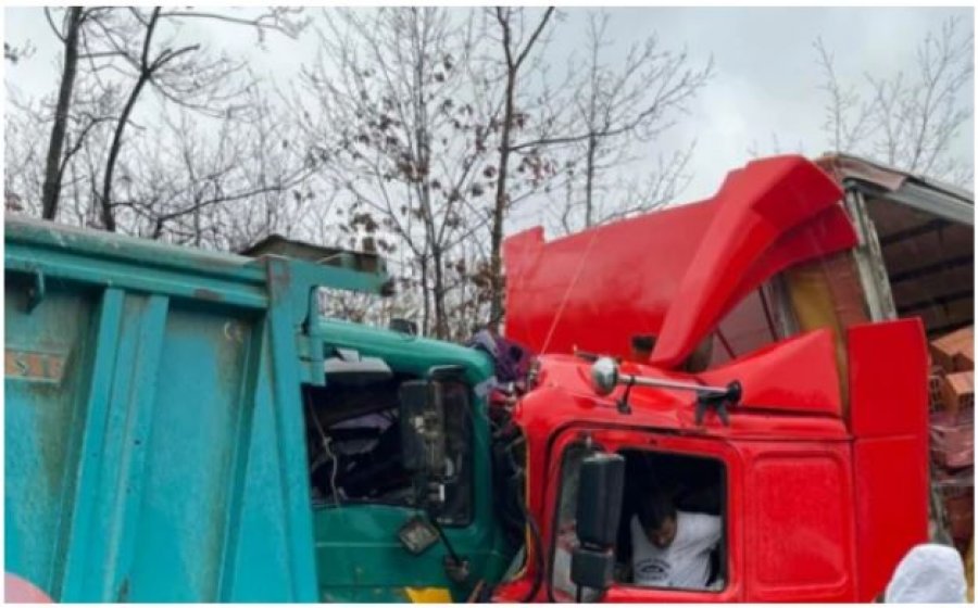 Aksident i rëndë në Llabjan të Artanës, përplasen keq dy kamiona