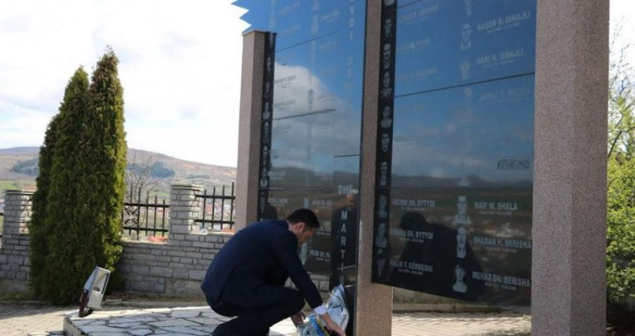 Konjufca bën homazhe në Sllovi: Optimist se krimet serbe do të ndëshkohen